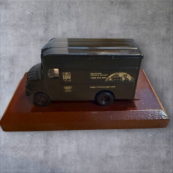 UPS United Parcel Service 1997 90th Anniversary Award, Model Delivery Truck - Picture 1 of 6